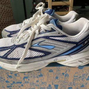 Brooks Adrenaline 7 Shoes  Womens Size 9